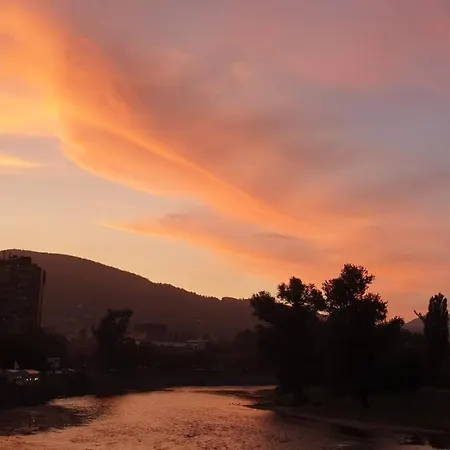 Trosoban Stan U Zenici Apartment